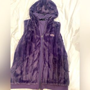 Women’s North Face faux fur vest Size L - Color purple